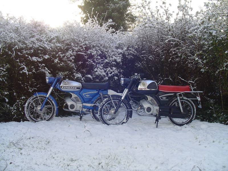 2 zundapps uit 1974 1975 in de sneeuw[1]